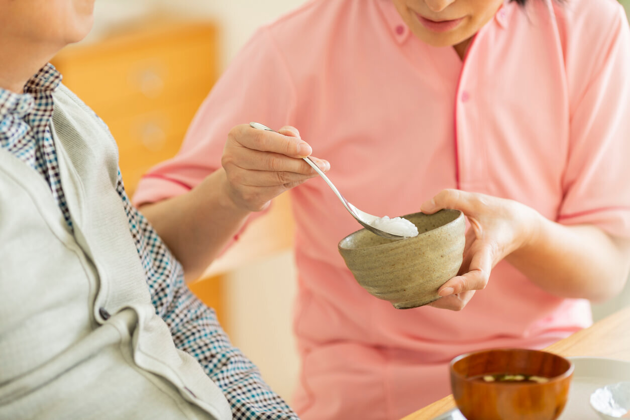 介護士と老人