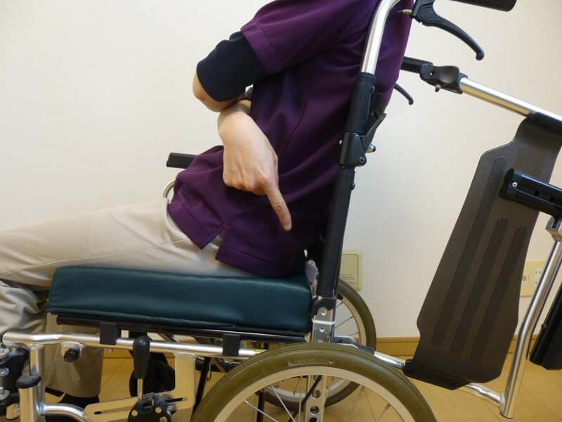 腰のサポートを設置する