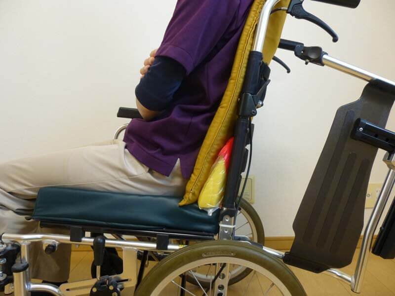 腰のサポートを設置する