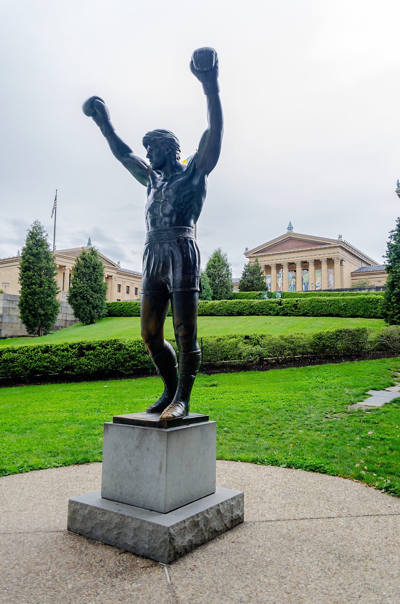 ロッキーの銅像（米フィラデルフィア）.jpg